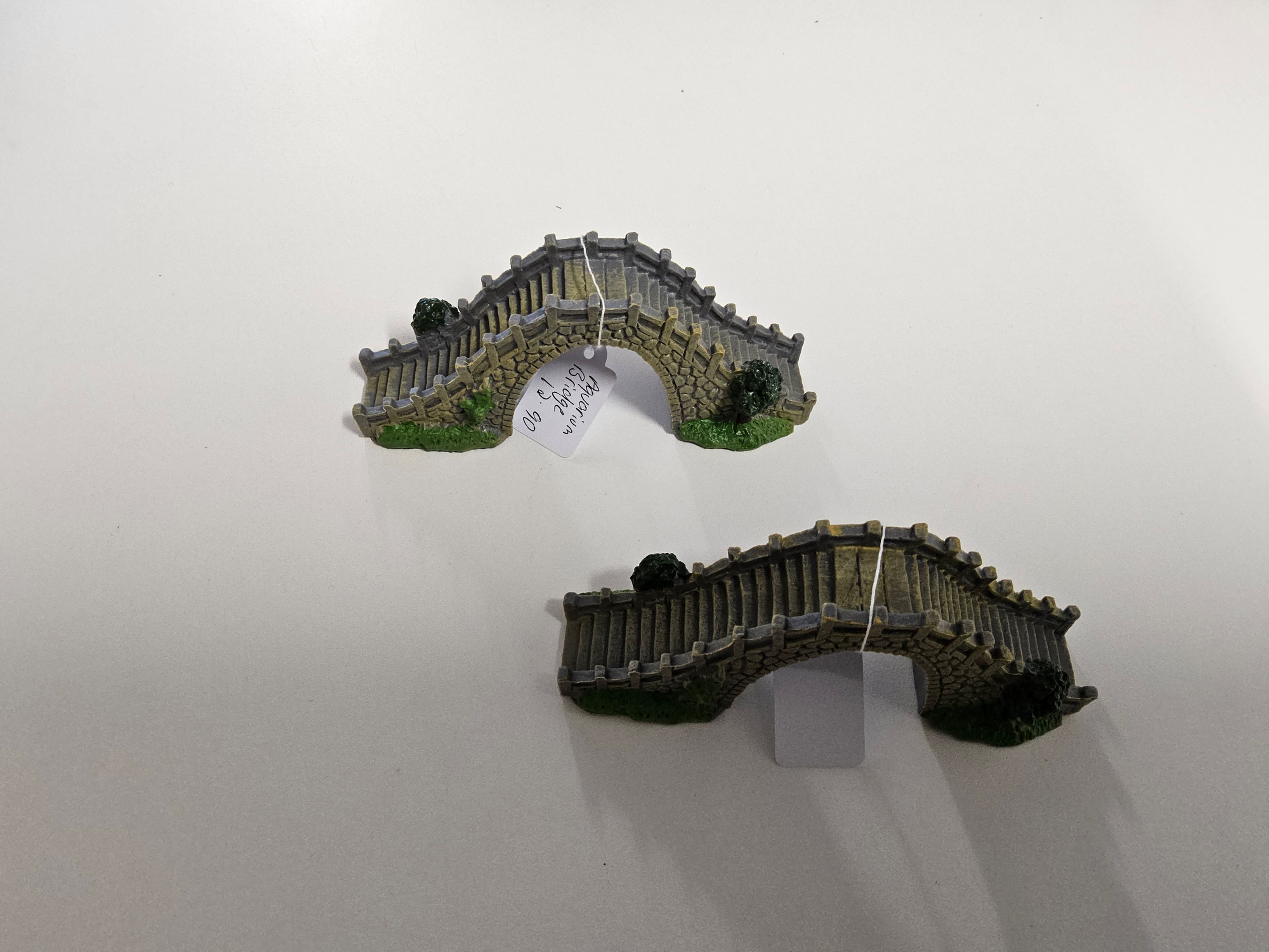 Aquarium bridge resin
