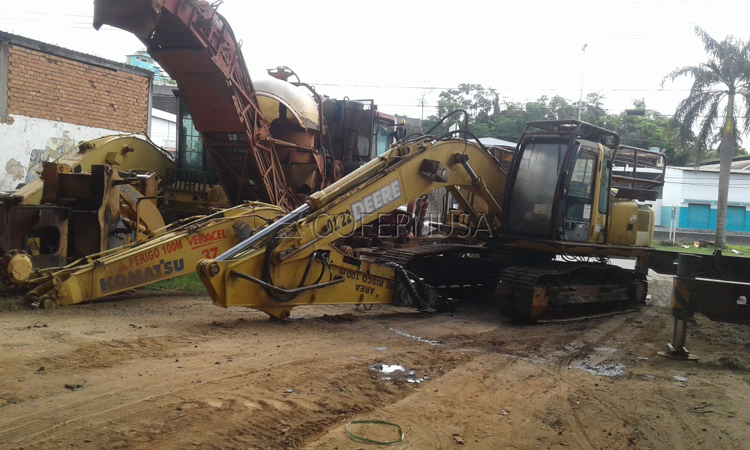 Escavadeira John Deere 200C LC - Peças