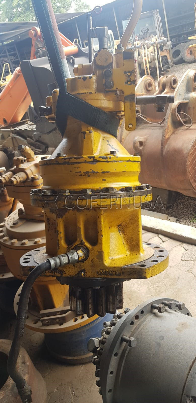 Miniatura: Motor de giro Komatsu PC200-8