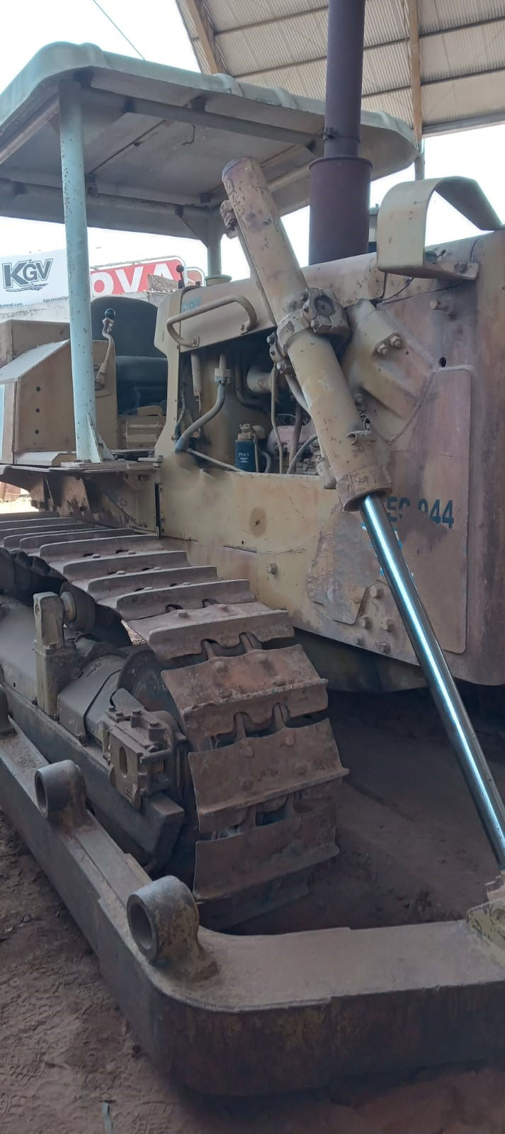 Miniatura: Trator de Esteiras Caterpillar D6D  PS - Peças 