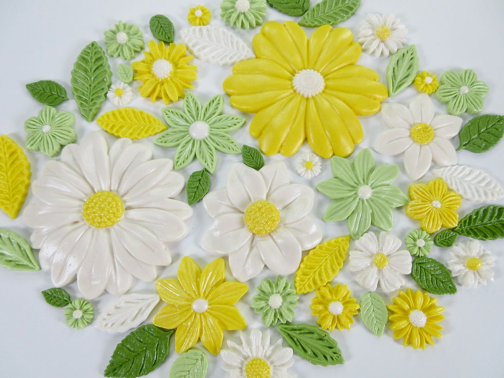 Edible wedding cake flowers