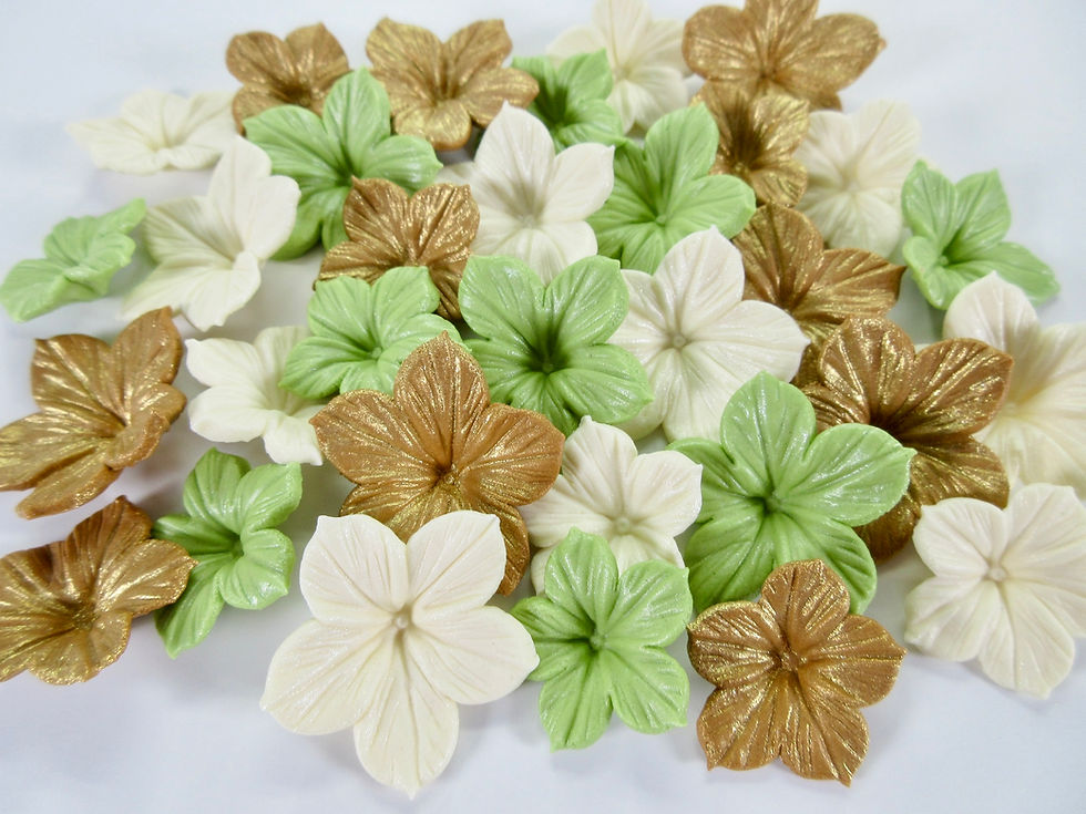 Edible wedding cake flowers