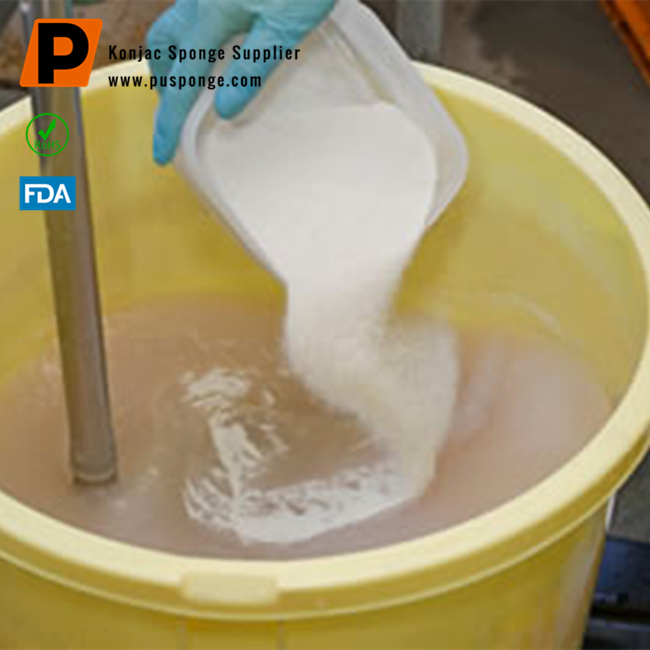Add konjac powder and calcium hydroxide to cold water,