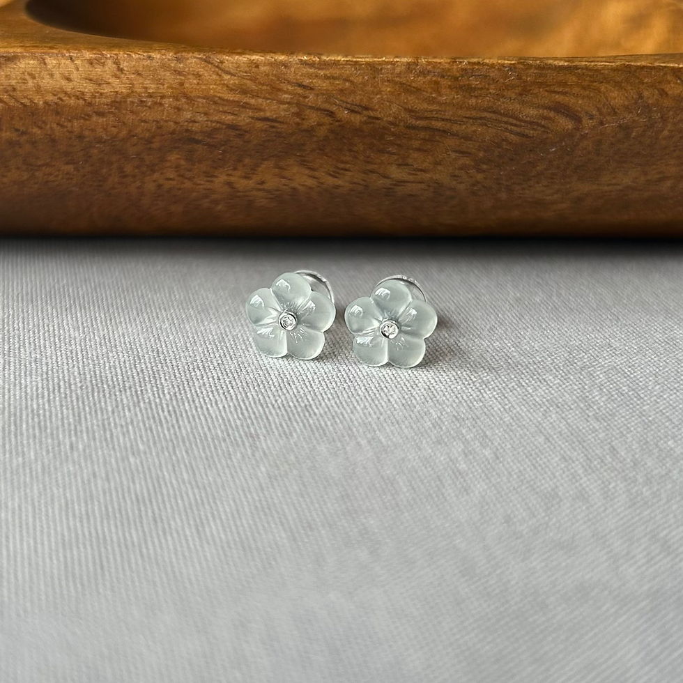 Thumbnail: Icy White Mini Flower Ear Studs in 18K White Gold and Diamonds