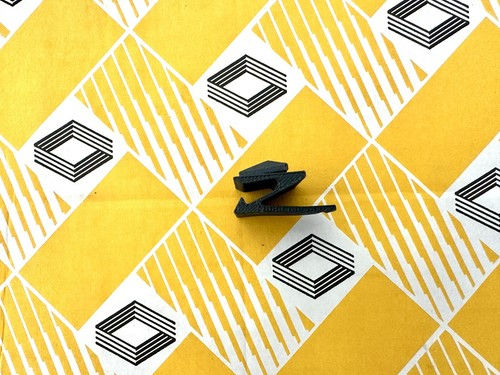 Renault LeCar / R5 / Turbo 1 / Turbo 2 Side Lock Clip