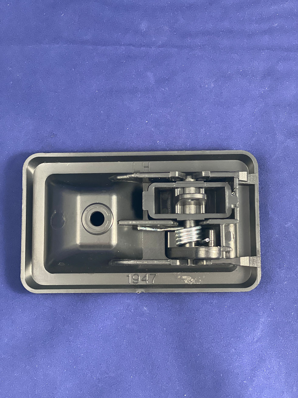 Thumbnail: Interior door handles