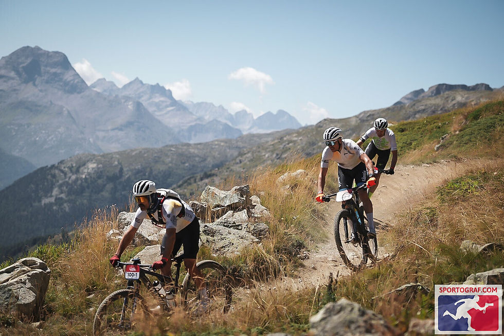 Mountainbiker beim Swiss Epic auf dem Trail 