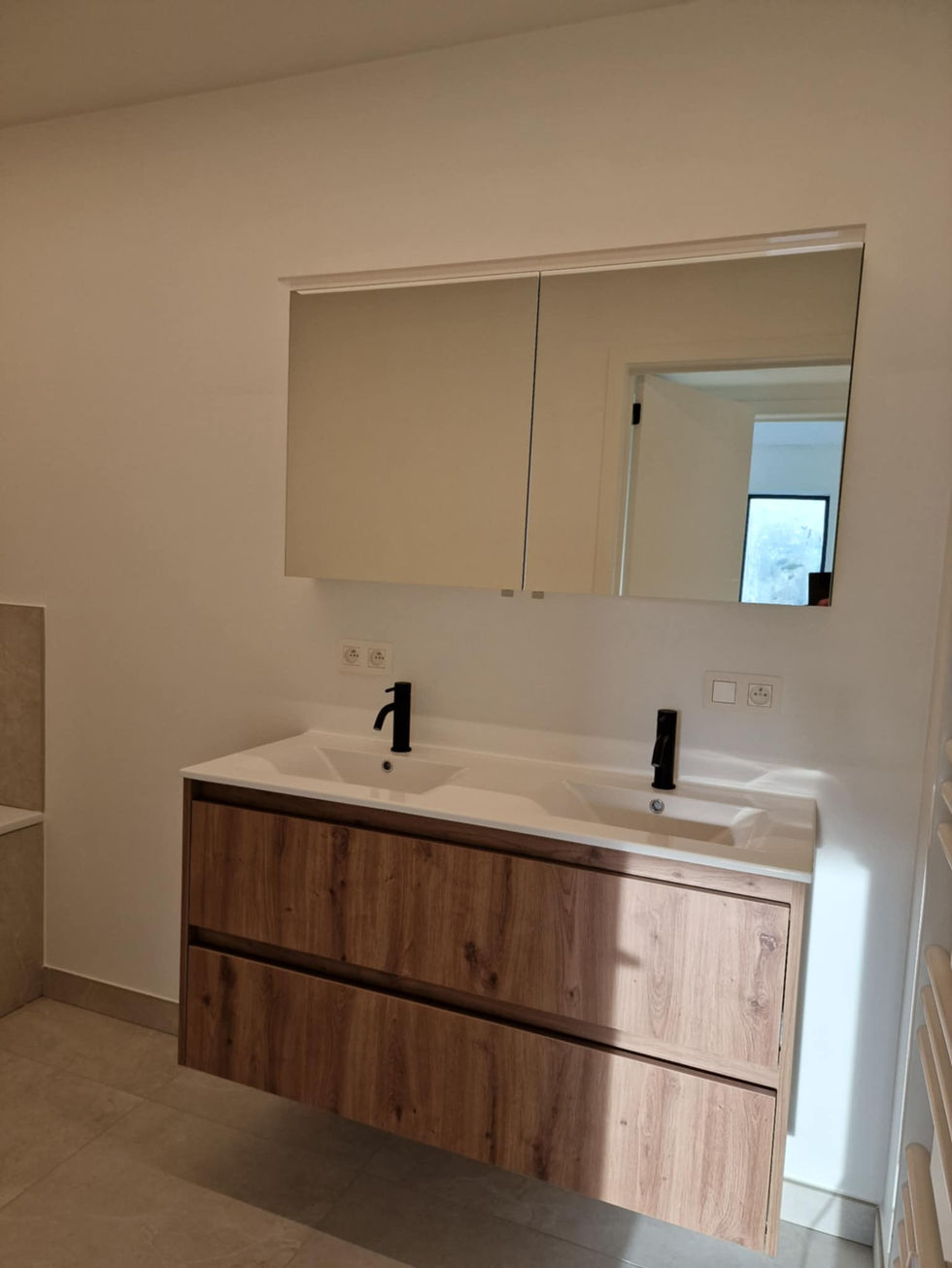 4f12b9f7-571c-4d8c-a3d6-1f078fdfb476