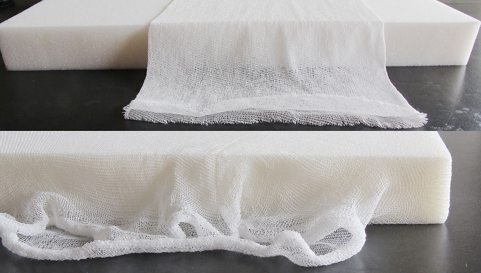 Comment insérer facilement de la mousse dans une housse de coussin ou de matelas?