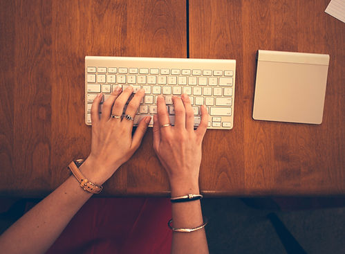hands-woman-apple-desk-6538_edited.jpg