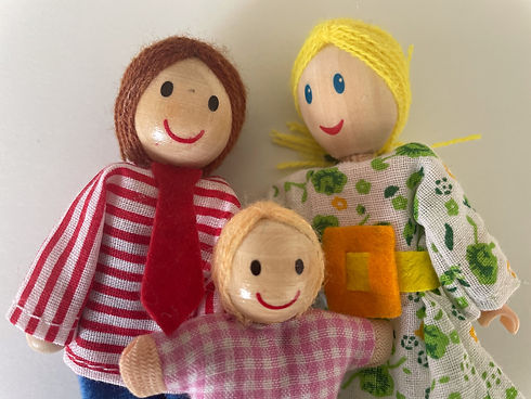 Puppen Familie 3_edited.jpg