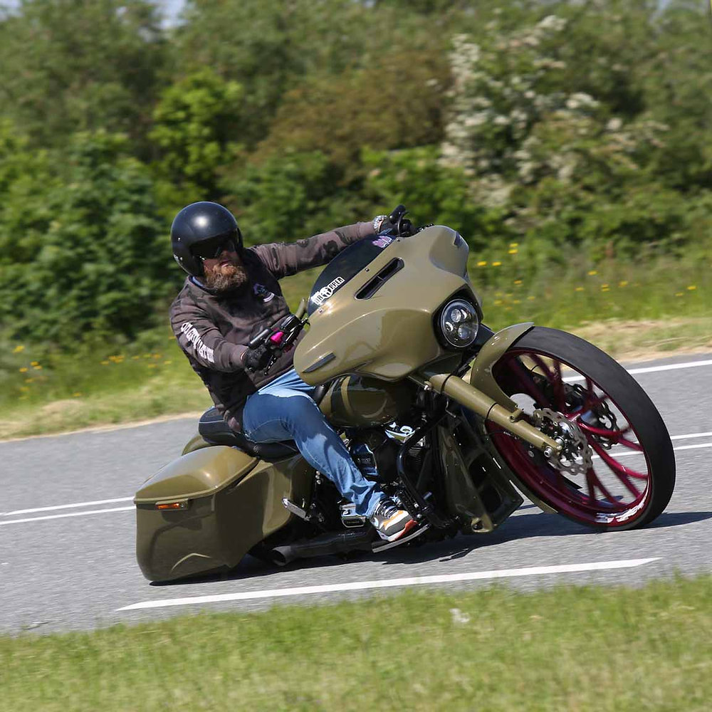 Bagger Drag Racer OTOPLUS-ONLINE I Motor Custom Gaya Bagger Ini Bikinan Mantan Drag Racer ...