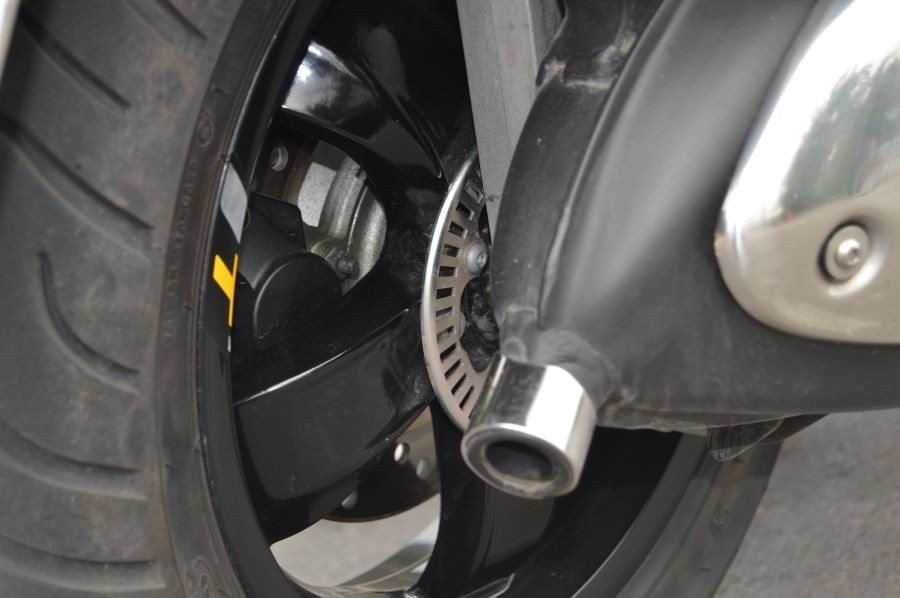 OTOPLUS-ONLINE I Ulas Tuntas Vespa GTS Super Tech 300
