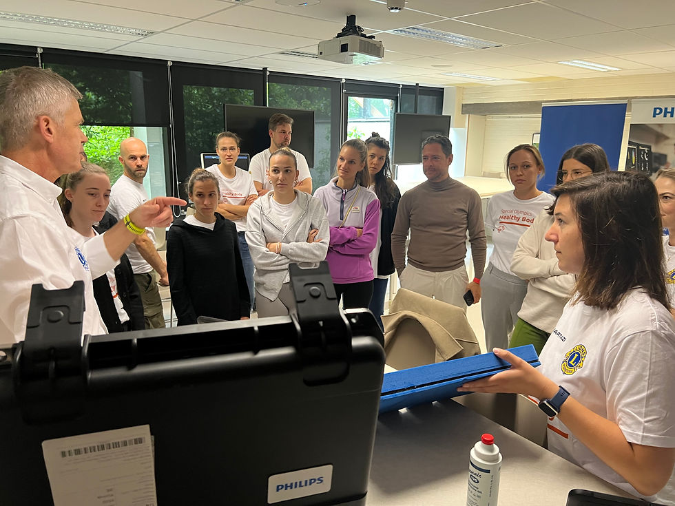 Demonstratie aan de onderzoekers en studenten osteopathie van het Healthy Body programma