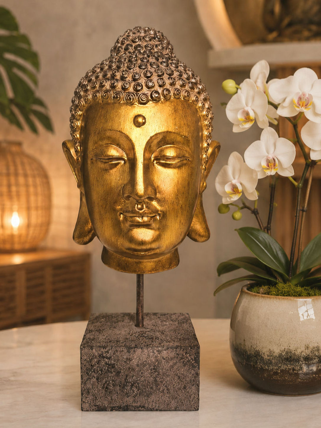 Bouddha sur socle. 