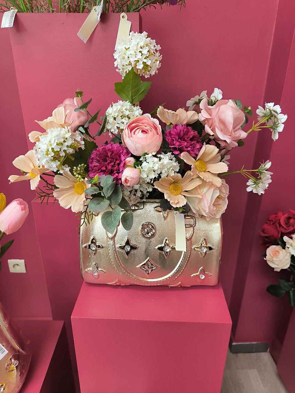 Vase sac besace style Louis Vuitton en céramique, coloris champagne