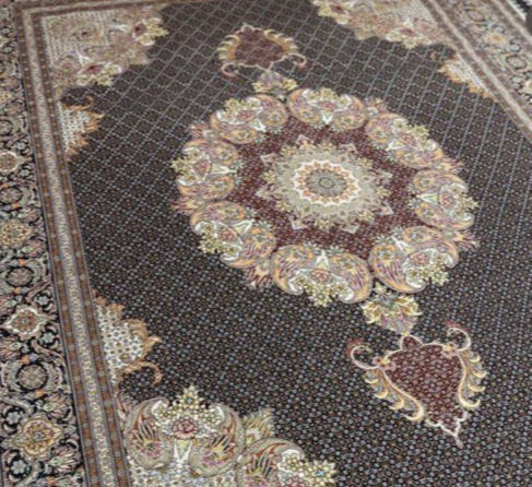 Hand-knotted Persian Tabriz rug made of wool, 7' x 10'