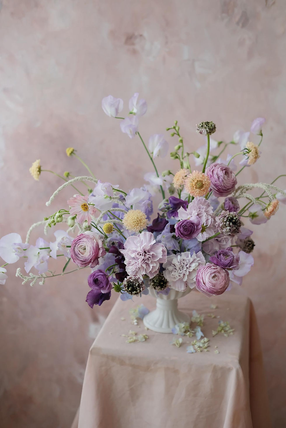 Studio Blanc 台北花藝教室,陪學員從花材、花器與作品比例中練習創作自己的花藝風格。