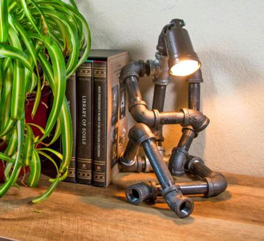 sitting-pipe-robot-lamp-thumb.jpeg