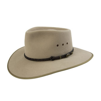 beige safari hat shot by Studio A-Chromatique in Montreal
