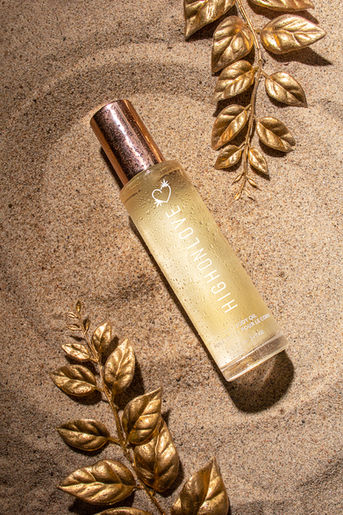 body oil in sand summer shot by Studio A-Chromatique in Montreal