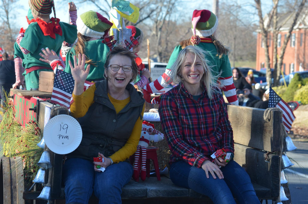 Pleasant View Plans 'DownHome Country Christmas' Parade