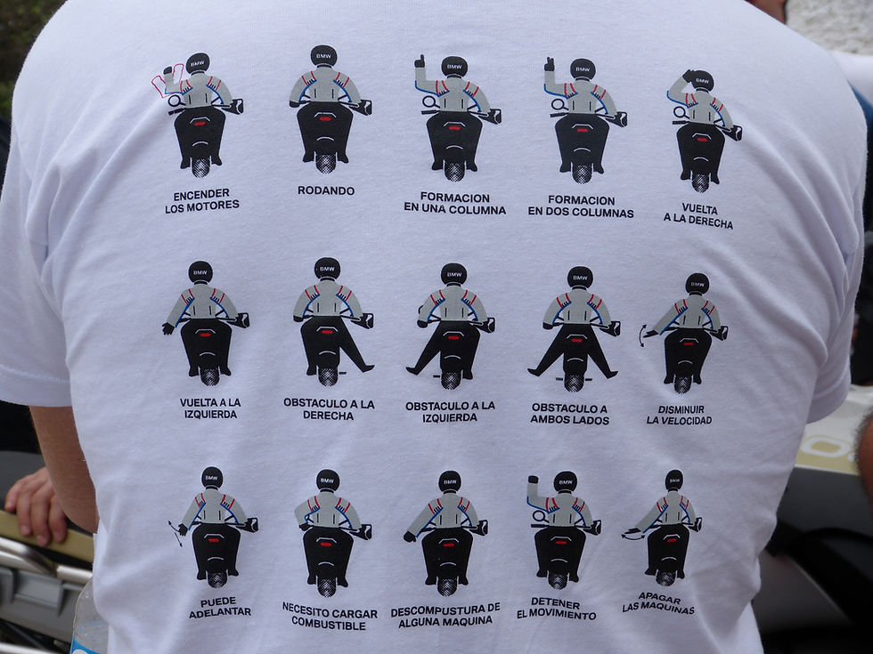 Alt="señales a usar durante manejo de moto"