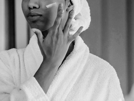 Voici les gestes essentiels pour une peau éclatante en hiver