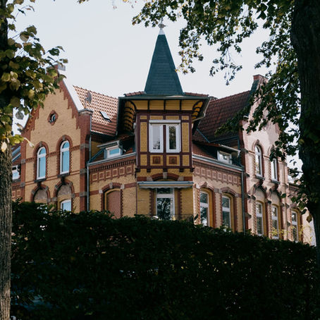 Saved by the Belle: A New Hangout Takes the Stage