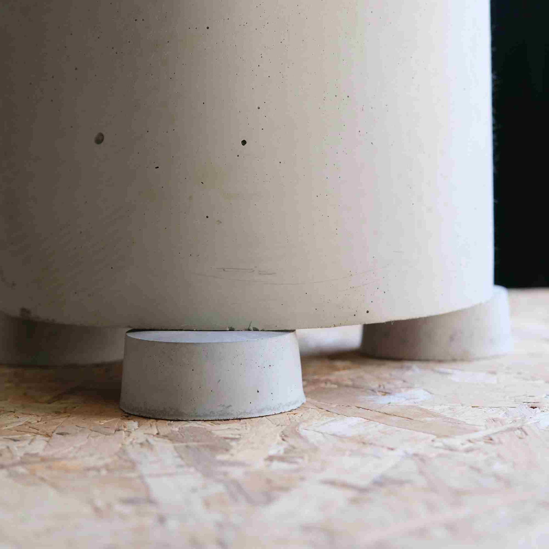 concrete round planter feet