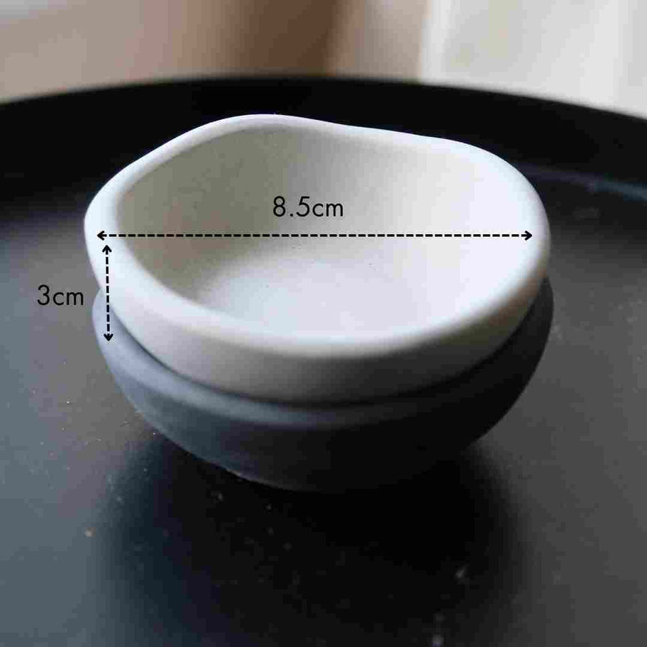 Handmade Concrete Ring Dish – Small Cement Jewellery Holder in Grey or Dark Grey