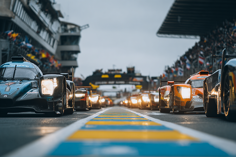 u4664179765_A_wide-angle_photo_of_the_starting_grid_for_the_L_5d7bafe8-f095-4dea-acee-9ecc