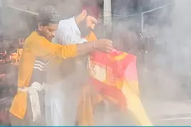 Khwaja Garib Nawaz Khadim mixing rice in Badi Deg at Ajmer Sharif