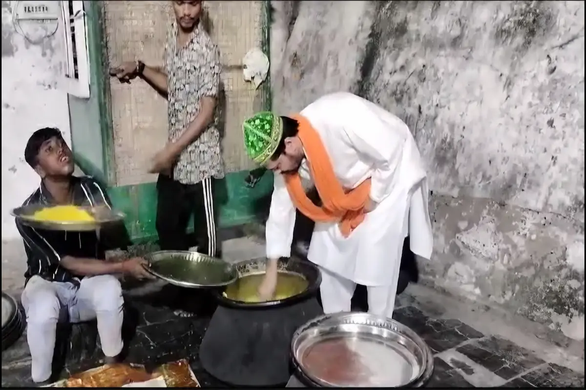 Gaddi Nasheen of Ajmer Sharif greeting devotees with respect