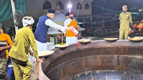 Ajmer Sharif Deg History Aur Langar Ajmer Sharif Asli Tabarruk Ka Manzar