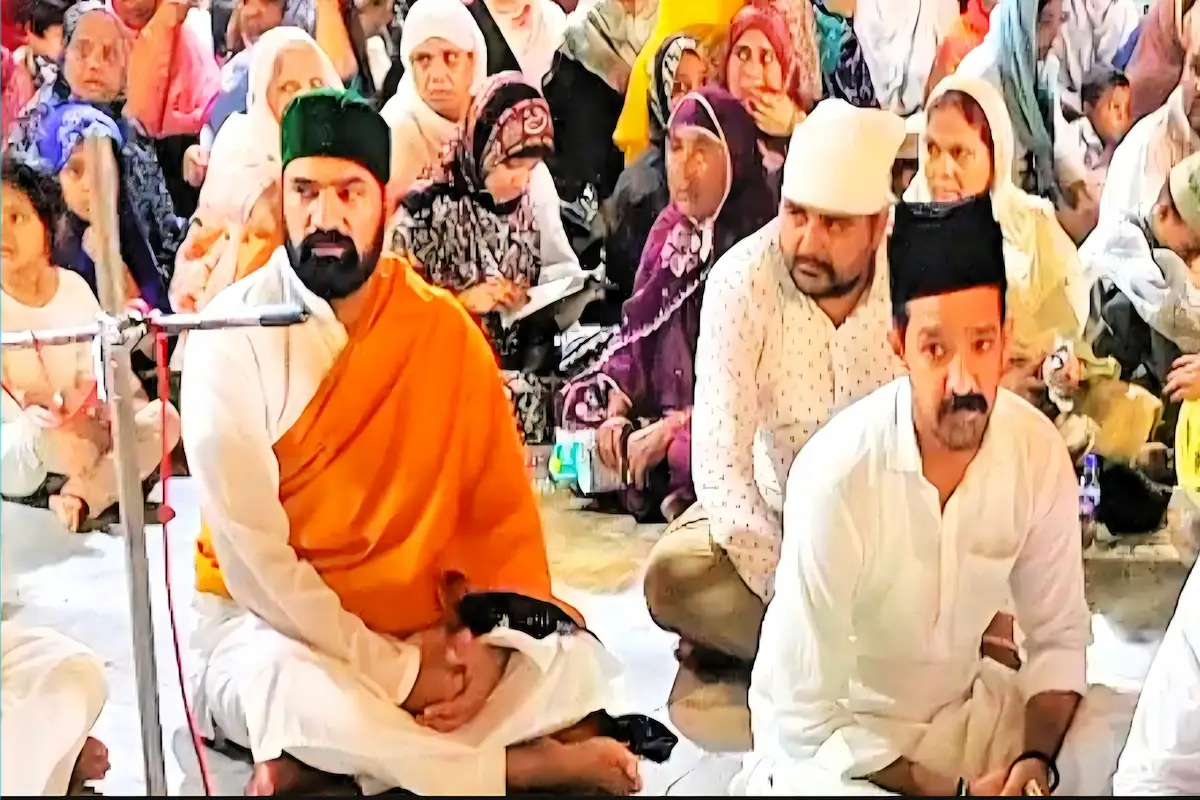 Hereditary key holder holding sacred keys at Ajmer Sharif Dargah