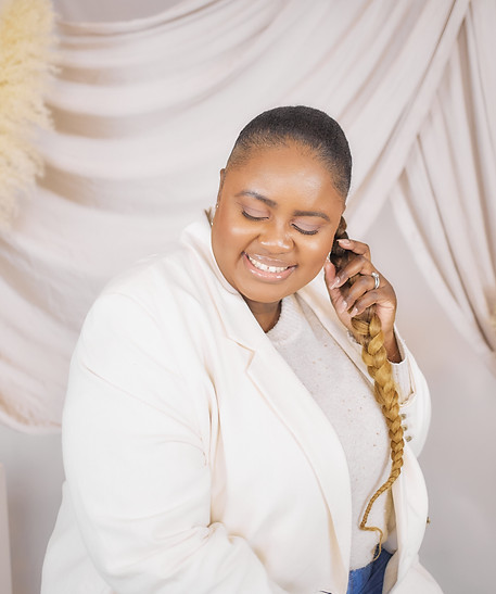 Professional headshot photo of Rachel Baskin - Canadian wedding and maternity photographer and owner of Baskin Creative Co.