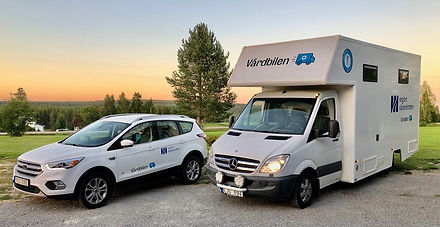 2 vårdbilar.jpeg