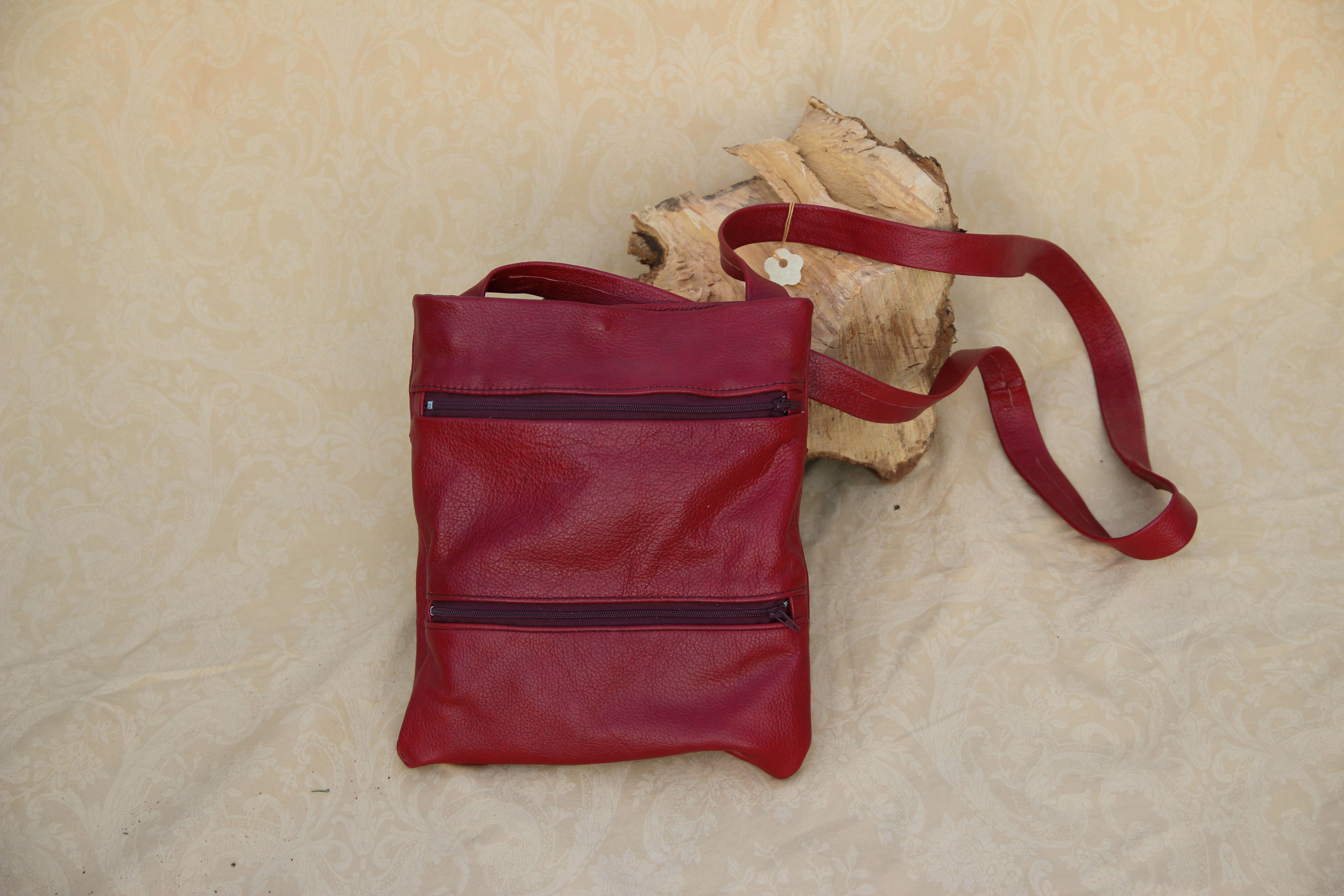 תיק צד מעור עם שני תאים חיצוניים