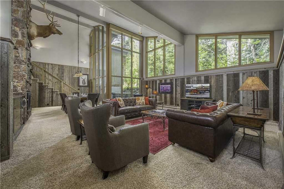Elkhorn Lodge - 10 Beds, 5 Bedroom, 4 1/2 Bath, Fireplace, Hot tub, Jacuzzi, foosball table, right under the tram