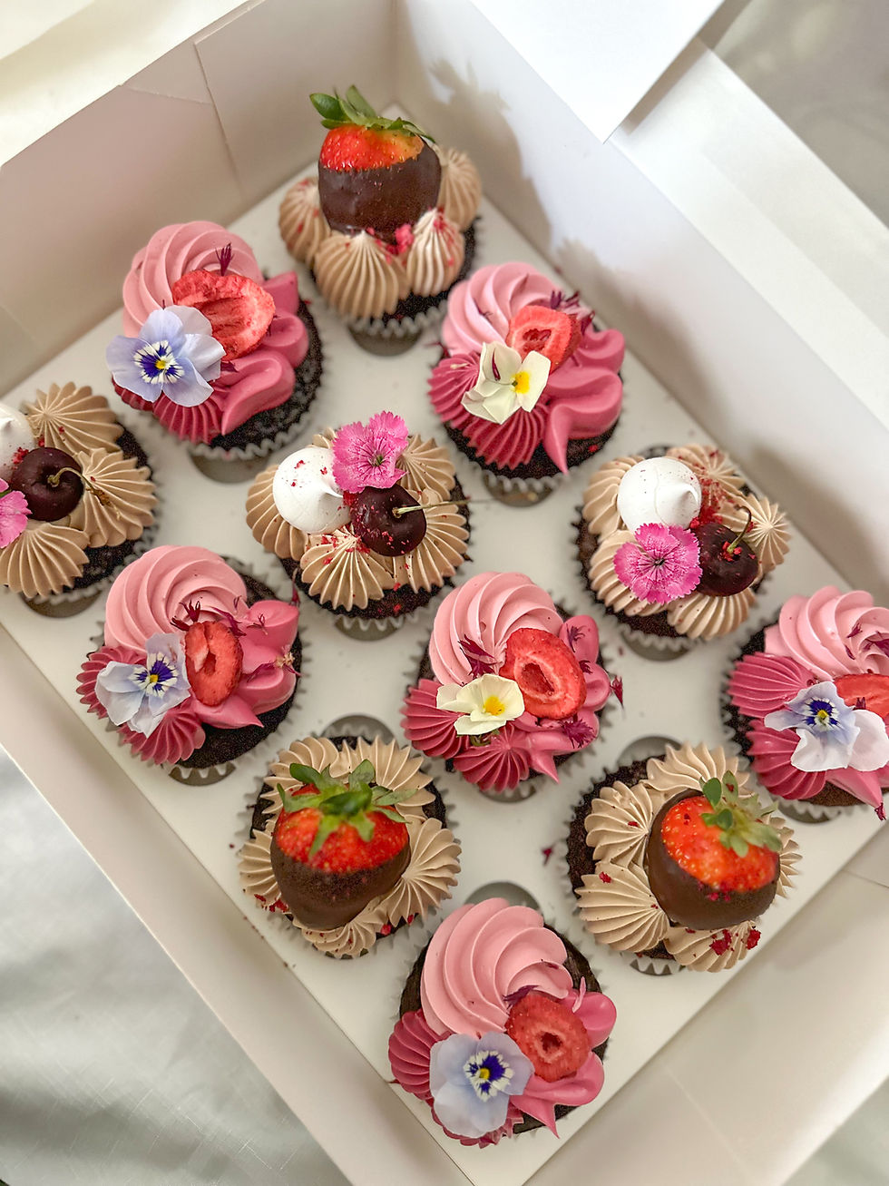 Thumbnail: Mixed dozen Cupcakes