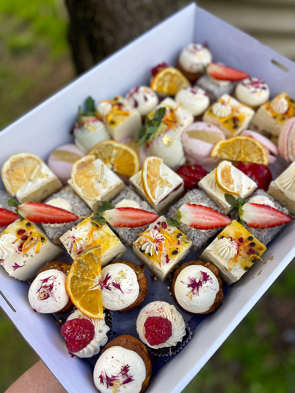 Thumbnail: Large Dessert Box