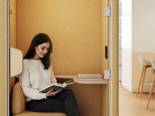 woman reading in arc solo