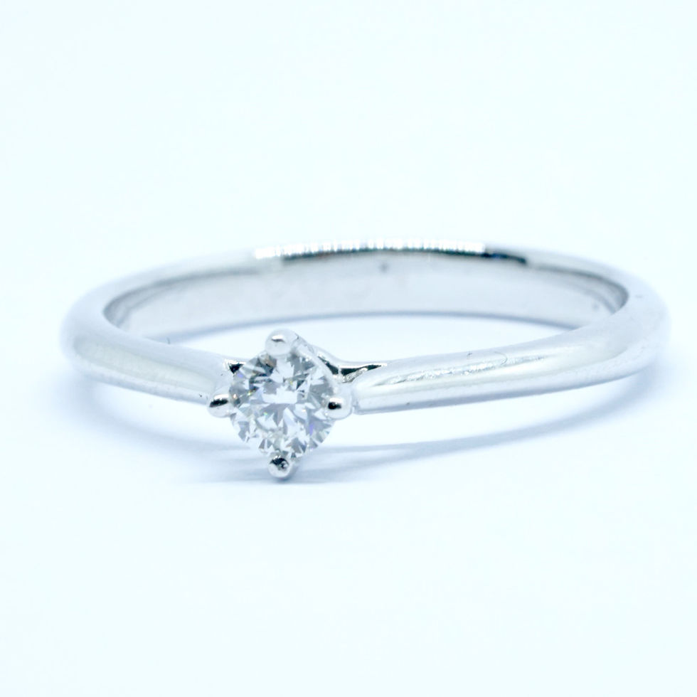 Cincin berlian wanita