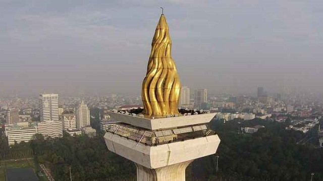 berat emas di tugu monas