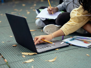 L’IA à l’école : quels effets sur l’apprentissage et la pensée critique ?