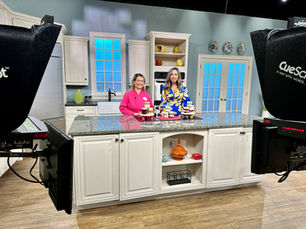 Kristina Lavallee piping buttercream onto cupcakes during a live WFLA Tampa Hoy segment.