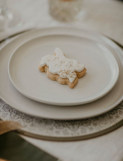 Kate - Christmas Table Decor 40.JPG