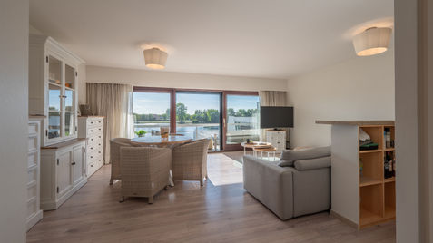 Mooi appartement aan de Laguna Beach te Duinbergen