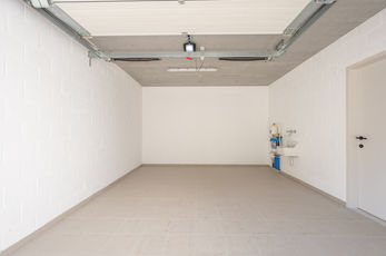 Deze nieuw gebouwde villa is gelegen in Duinenwater en staat te koop bij Stone Group. Knokke-Heist